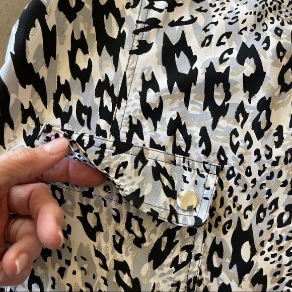 Chico's Zenergy Black and White Animal Print‎ Hooded Jacket - 8 - Picture 4 of 11